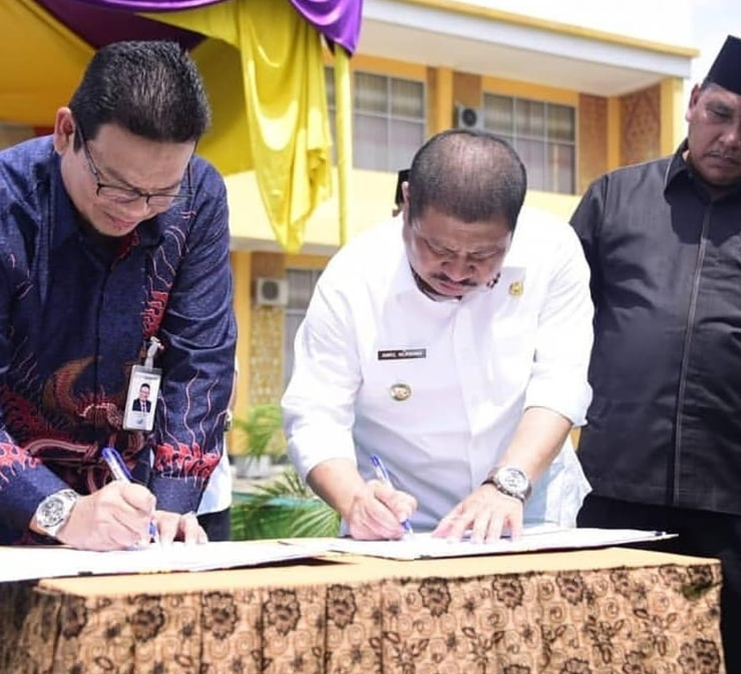 Bank Riau Kepri Serahkan Bantuan CSR 6 Unit Ambulance Kepada Kabupaten Bengkalis
