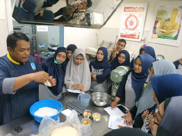 50 Pelaku UMKM Berlatih Mengolah Makanan Berbasis Terigu di Bogasari