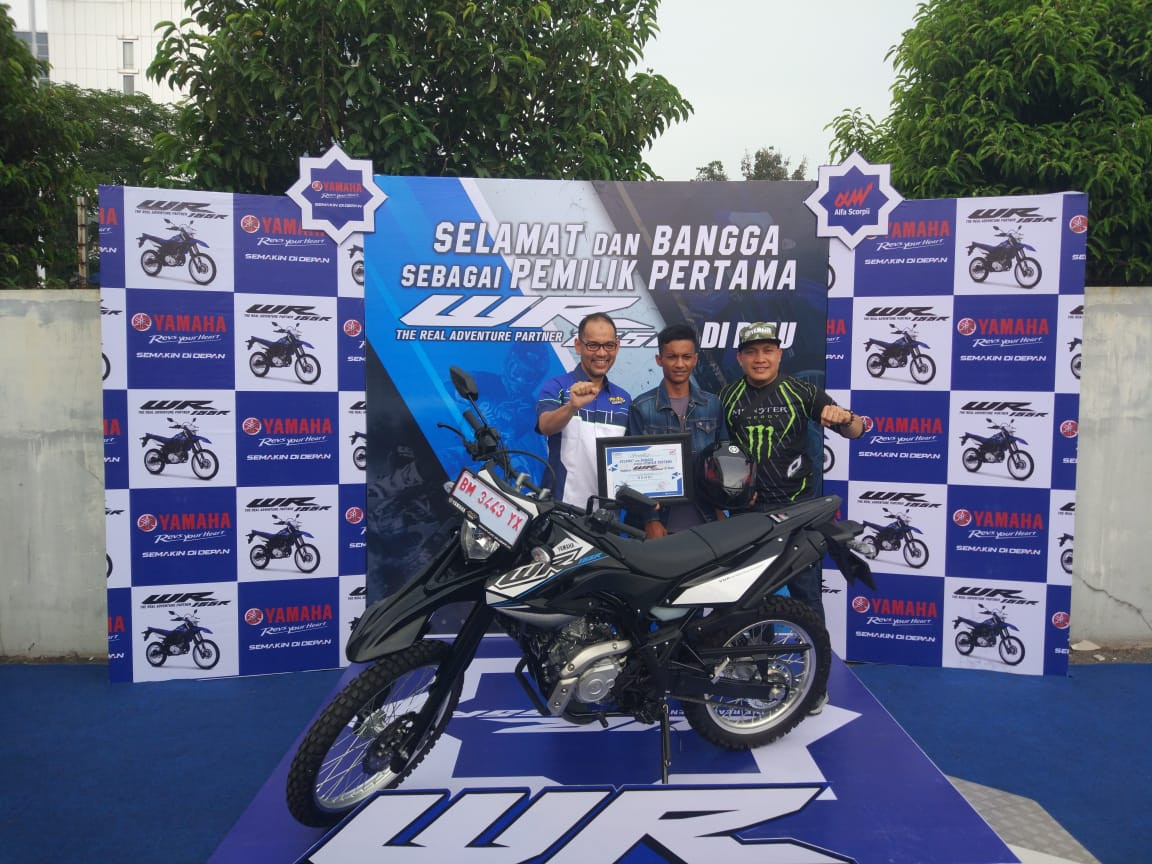 Ini Dia Dua Orang yang Beruntung di Riau, Pemilik Perdana Motor Keren Yamaha WR 155 R