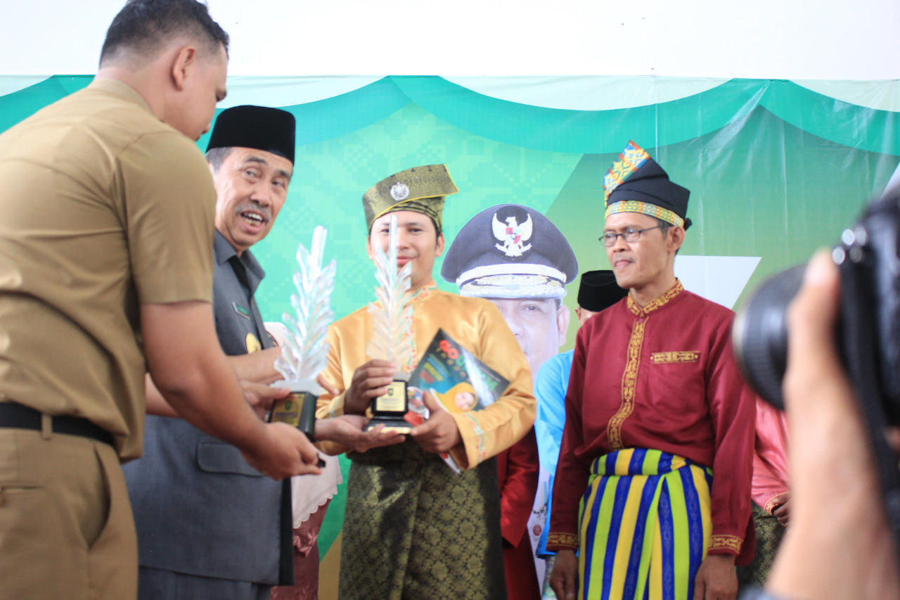 Rumah Tamadun Juara 1 Adikriya Piala Gubernur Riau. Produknya Berbahan Lidi Kelapa Sawit Sudah Go Internasional