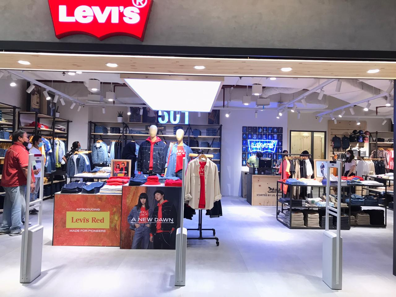Original Levi’s Store Mal SKA Pekanbaru, Kini Hadir dengan Tampilan Toko yang Baru