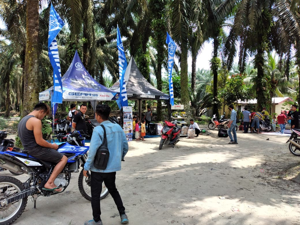 Tim Yamaha Sambangi Masyarakat di Lokasi Perkebunan Untuk, Beri Kesempatan Konsumen Uji ketangguhan WR 155