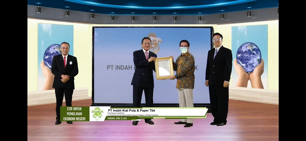 APP Sinar Mas Raih Platinum Champion CSR Award