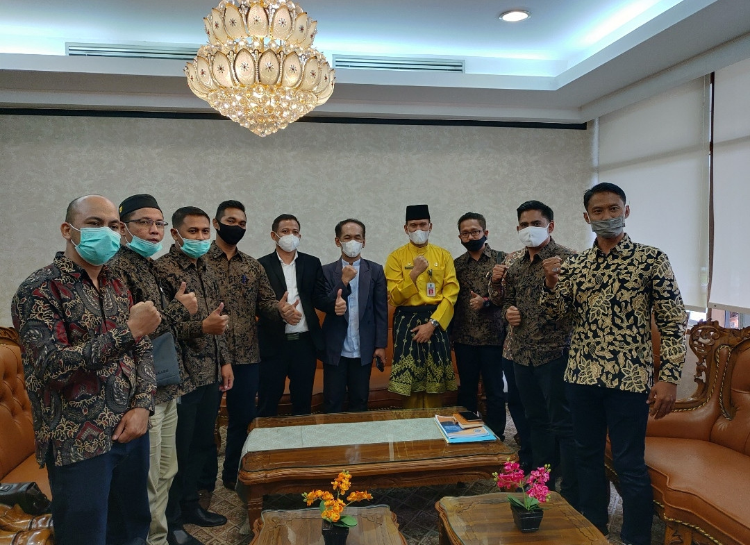 LPP-BKIFBWD Berikan Bantuan Hibah Lampu PJUTS Untuk 5 Kabupaten di Riau