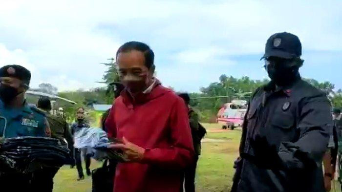 Presiden Jokowi di Pulau Bengkalis Naik Helikopter Mendarat di Lapangan SDN 4 Desa Muntai