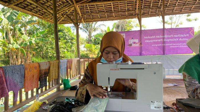 Kisah Inspiratif Rita Afriyana, Perempuan di Riau yang Dilatih Badan Restoasi Gambut, Piawai Soal Pewarna Alam Batik