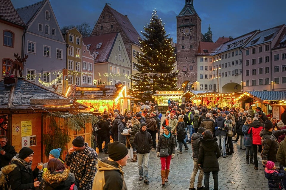 VACATION 15 Tempat Liburan Natal Terbaik di Dunia, Tinggal Piluh