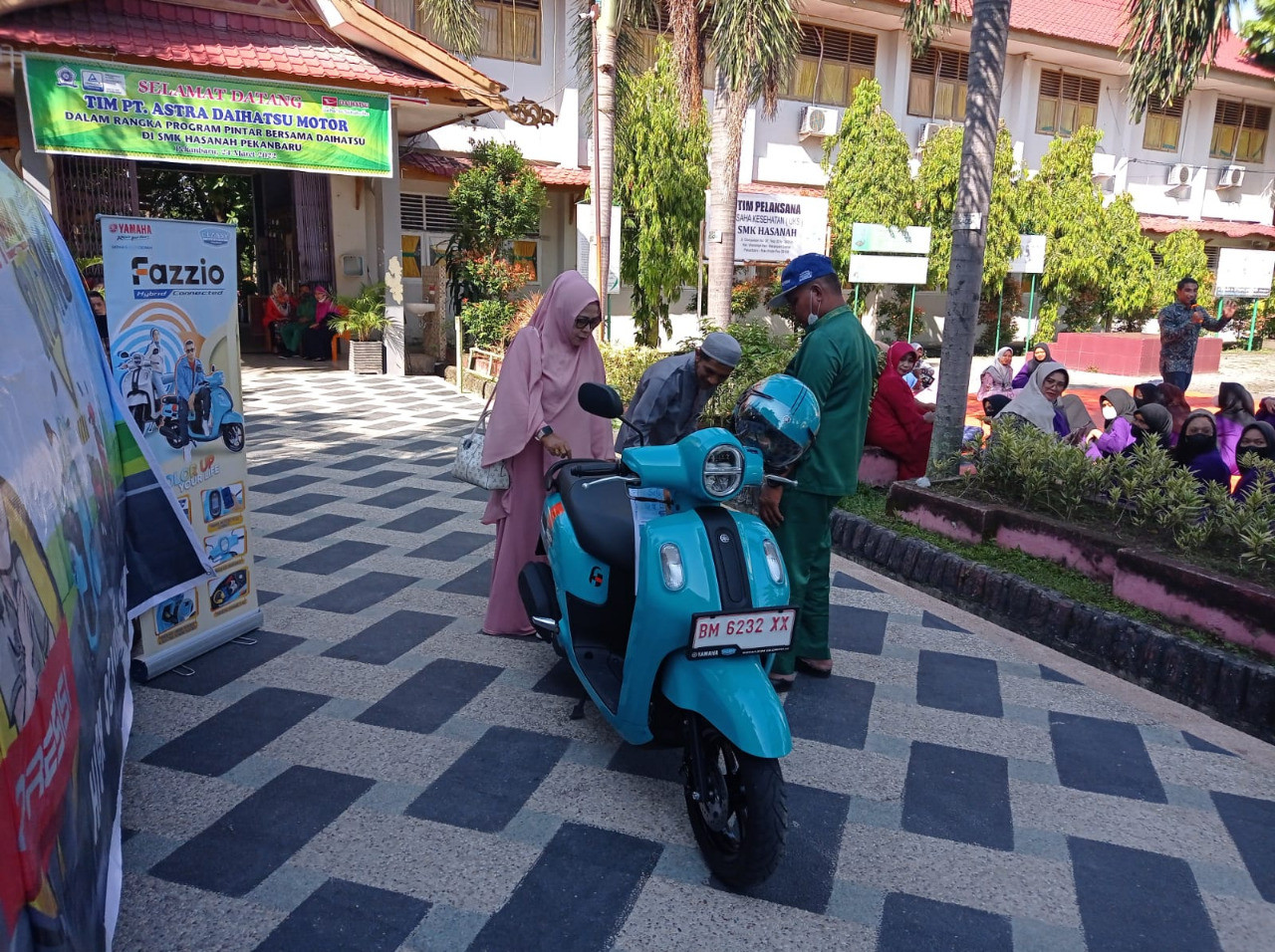 Gelar Safety Riding Activation di SMK Hasanah Pekanbaru