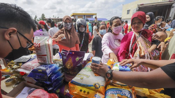 Ada ke Pasar Murah Disperindagkop UKM Riau di Masjid Babusallam