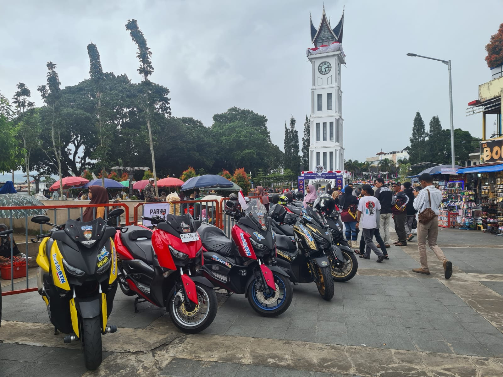 Gathering Akbar, Ratusan Biker Yamaha XMAX Seluruh Nusantara Geruduk Kota Bukit Tinggi  Bukit Tinggi, Sumbar – Banyak cara yang